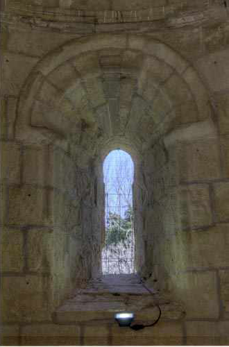 Ventana de la capilla de la epístola iglesia de Monsalud